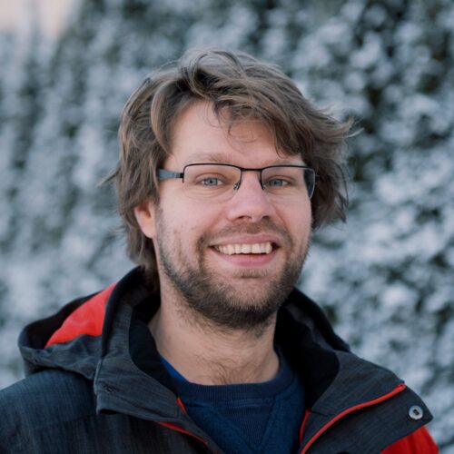 Foto van Erik Verhofstad in een winters bos